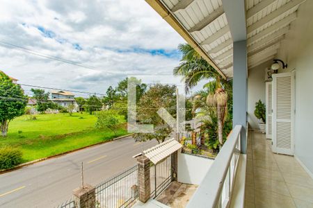 Casa à venda com 200m², 3 quartos e 3 vagas Casa à venda com 200m², 3 quartos e 3 vagasvaranda