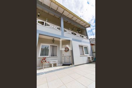 Casa à venda com 200m², 3 quartos e 3 vagas Casa à venda com 200m², 3 quartos e 3 vagasÁrea Externa