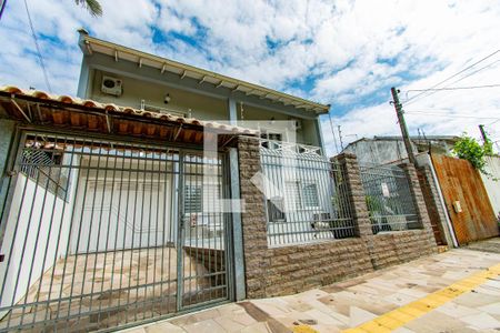 Casa à venda com 200m², 3 quartos e 3 vagas Casa à venda com 200m², 3 quartos e 3 vagasFachada