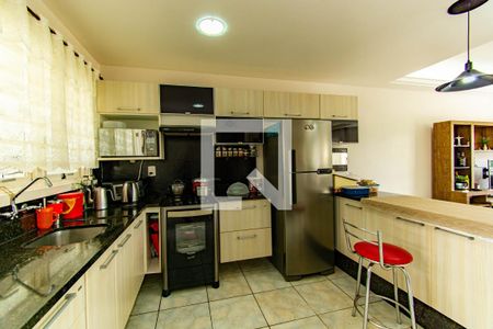 Casa à venda com 200m², 3 quartos e 3 vagas Casa à venda com 200m², 3 quartos e 3 vagasCozinha