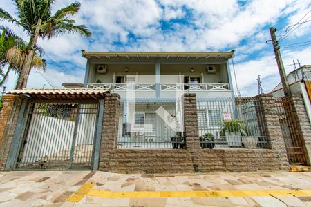 Casa à venda com 200m², 3 quartos e 3 vagas Casa à venda com 200m², 3 quartos e 3 vagasFachada