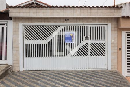 Casa à venda com 125m², 2 quartos e 2 vagas Casa à venda com 125m², 2 quartos e 2 vagasFachada