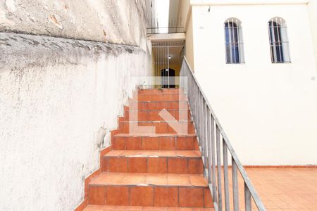 Casa à venda com 120m², 2 quartos e 2 vagasEscada