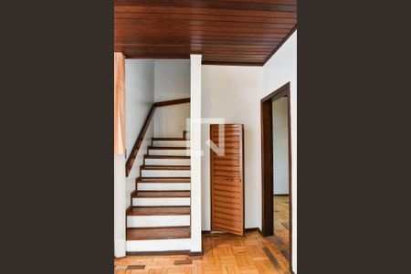 Escada de casa à venda com 4 quartos, 250m² em Jardim Itu Sabará, Porto Alegre