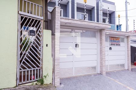 Casa à venda com 119m², 3 quartos e 2 vagas Casa à venda com 119m², 3 quartos e 2 vagasFachada