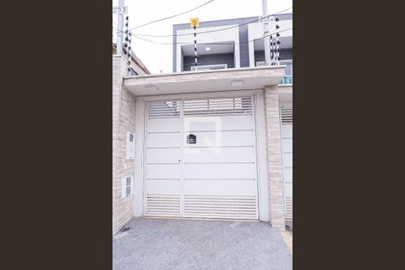 Casa à venda com 119m², 3 quartos e 2 vagas Casa à venda com 119m², 3 quartos e 2 vagasFachada