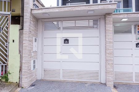 Casa à venda com 119m², 3 quartos e 2 vagas Casa à venda com 119m², 3 quartos e 2 vagasFachada