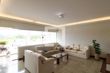 Casa à venda com 540m², 4 quartos e 4 vagasSalas