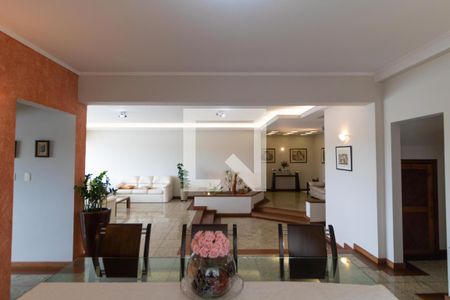 Casa à venda com 540m², 4 quartos e 4 vagasSalas