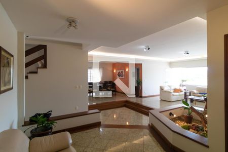 Salas de casa à venda com 4 quartos, 540m² em Vila Brandina, Campinas