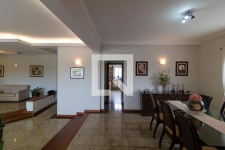 Casa à venda com 540m², 4 quartos e 4 vagasSalas