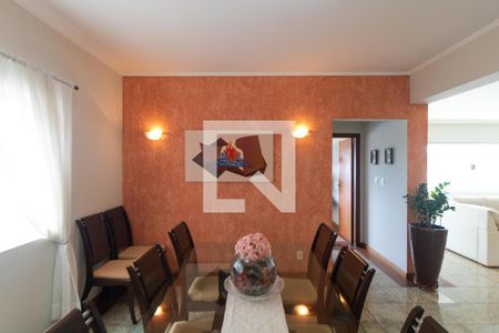 Casa à venda com 540m², 4 quartos e 4 vagasSalas