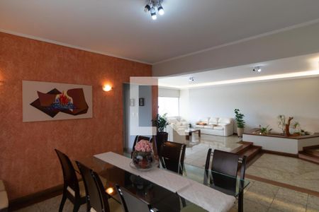 Casa à venda com 540m², 4 quartos e 4 vagasSalas