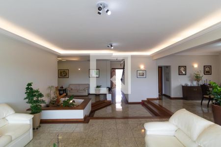 Casa à venda com 540m², 4 quartos e 4 vagasSalas