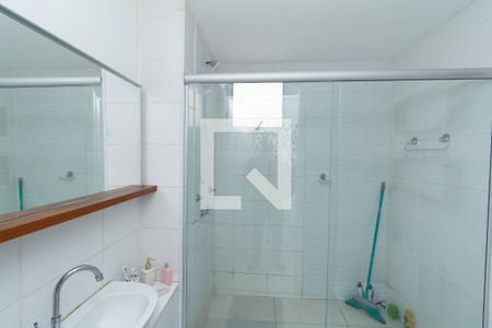Banheiro de apartamento à venda com 1 quarto, 48m² em Jk, Contagem