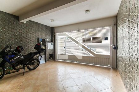 Casa à venda com 180m², 3 quartos e 2 vagas Casa à venda com 180m², 3 quartos e 2 vagasGaragem