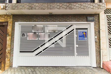 Casa à venda com 180m², 3 quartos e 2 vagas Casa à venda com 180m², 3 quartos e 2 vagasFachada