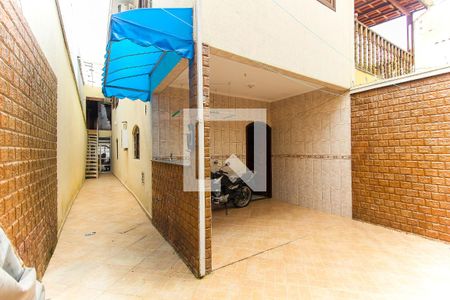 Casa à venda com 180m², 3 quartos e 2 vagas Casa à venda com 180m², 3 quartos e 2 vagasQuintal