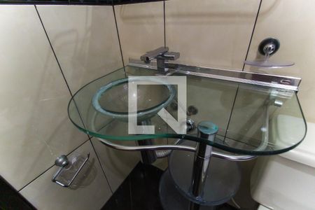 Casa à venda com 180m², 3 quartos e 2 vagas Casa à venda com 180m², 3 quartos e 2 vagasBanheiro 2