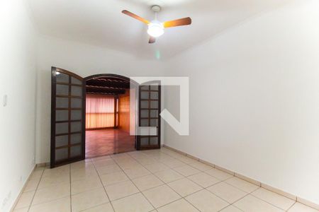 Casa à venda com 180m², 3 quartos e 2 vagas Casa à venda com 180m², 3 quartos e 2 vagasSuíte