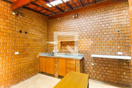 Casa à venda com 180m², 3 quartos e 2 vagas Casa à venda com 180m², 3 quartos e 2 vagasChurrasqueira