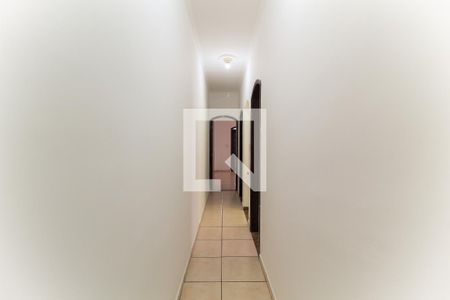 Casa à venda com 180m², 3 quartos e 2 vagas Casa à venda com 180m², 3 quartos e 2 vagasCorredor