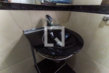 Casa à venda com 180m², 3 quartos e 2 vagas Casa à venda com 180m², 3 quartos e 2 vagasBanheiro da Suíte