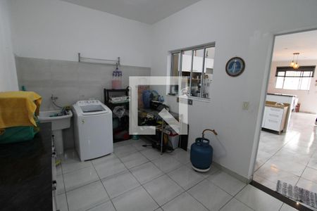 Casa à venda com 200m², 2 quartos e 2 vagasArea de seriço