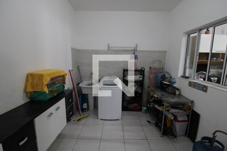 Casa à venda com 200m², 2 quartos e 2 vagasArea de seriço