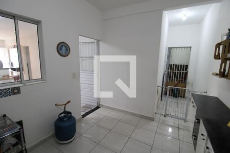 Casa à venda com 200m², 2 quartos e 2 vagasArea de seriço