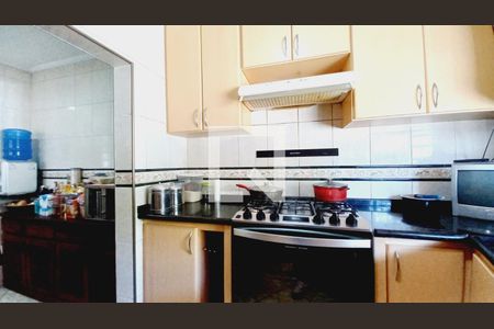 Casa à venda com 153m², 5 quartos e 2 vagas Casa à venda com 153m², 5 quartos e 2 vagasCozinha