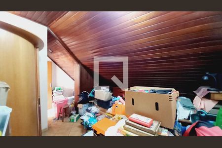 Casa à venda com 153m², 5 quartos e 2 vagas Casa à venda com 153m², 5 quartos e 2 vagasQuarto de Serviço