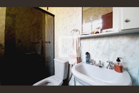 Casa à venda com 153m², 5 quartos e 2 vagas Casa à venda com 153m², 5 quartos e 2 vagasBanheiro da Suíte