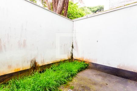 Casa à venda com 297m², 2 quartos e 1 vagaPorão