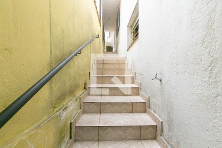 Casa à venda com 550m², 6 quartos e 3 vagas Casa à venda com 550m², 6 quartos e 3 vagasEscada