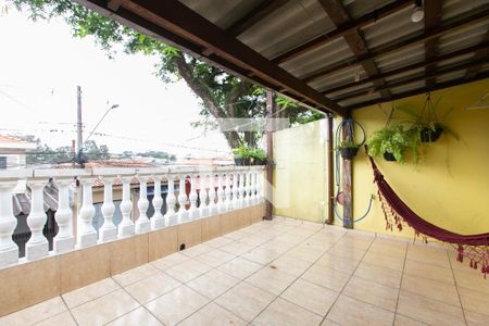 Casa à venda com 550m², 6 quartos e 3 vagas Casa à venda com 550m², 6 quartos e 3 vagasVaranda do Quarto