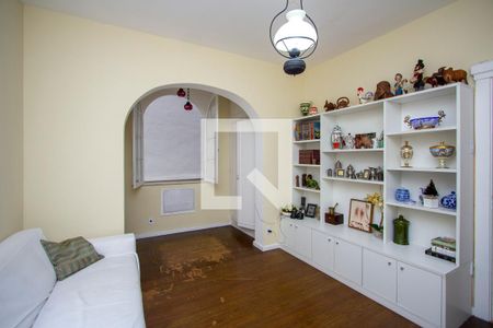 Casa à venda com 200m², 6 quartos e 3 vagas Casa à venda com 200m², 6 quartos e 3 vagasQuarto 1