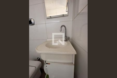 Casa à venda com 180m², 3 quartos e sem vagaBanheiro 3 (Detalhe)