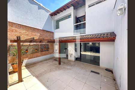 Casa à venda com 180m², 3 quartos e sem vagaQuintal