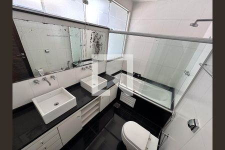 Casa à venda com 180m², 3 quartos e sem vagaBanheiro da Suíte