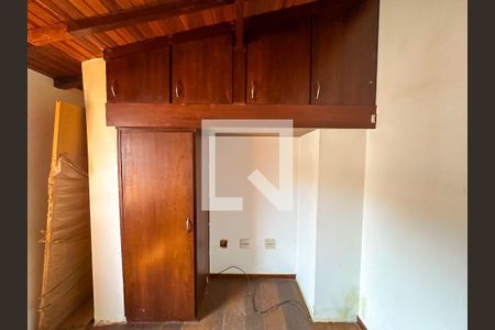 Casa à venda com 180m², 3 quartos e sem vagaQuarto 3 - Armários