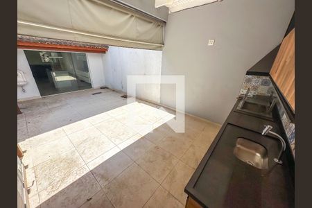Casa à venda com 180m², 3 quartos e sem vagaChurrasqueira - Detalhes