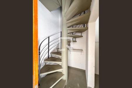 Casa à venda com 180m², 3 quartos e sem vagaEscada para Quarto 3