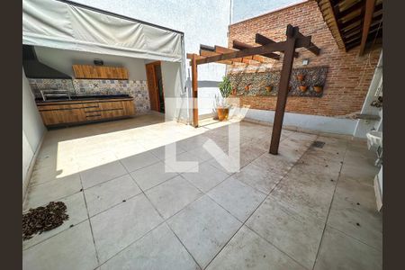 Casa à venda com 180m², 3 quartos e sem vagaQuintal e Churrasqueira