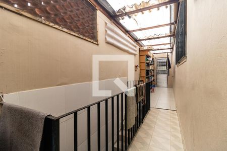 Casa à venda com 130m², 2 quartos e 2 vagasCorredor Lateral