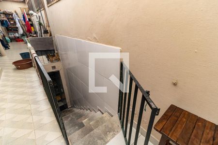 Casa à venda com 130m², 2 quartos e 2 vagasEscada