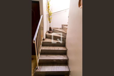 Casa à venda com 187m², 3 quartos e 2 vagasEscada 