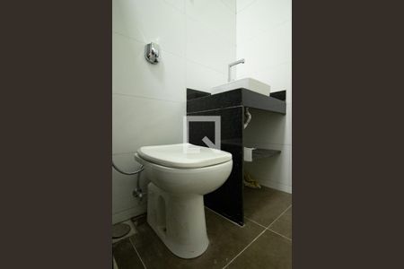 Banheiro social - vaso de apartamento para alugar com 1 quarto, 30m² em Copacabana, Rio de Janeiro