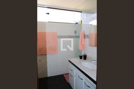 Apartamento para alugar com 200m², 3 quartos e 2 vagas Apartamento para alugar com 200m², 3 quartos e 2 vagasBanheiro da Suíte 1