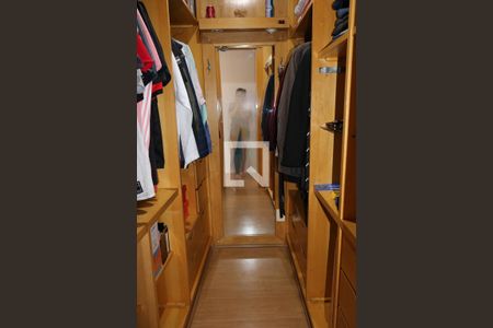 Apartamento para alugar com 200m², 3 quartos e 2 vagas Apartamento para alugar com 200m², 3 quartos e 2 vagasCloset da suíte 1